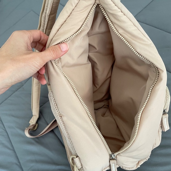 SOLD-Wilo the Label sling bag - Picture 6 of 7